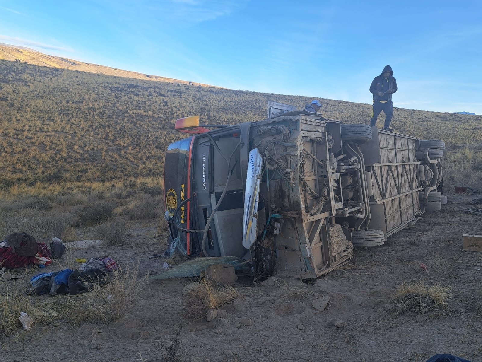 Un fallecido por despiste de bus en carretera Arequipa-Puno
