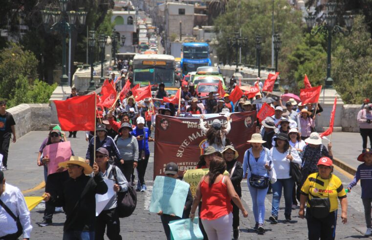 Manifestación del SUTEP se da en medio de cuestionamientos