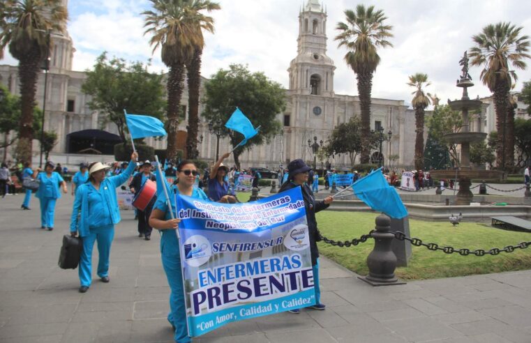 Enfermeras paralizan atención en centros de salud locales 