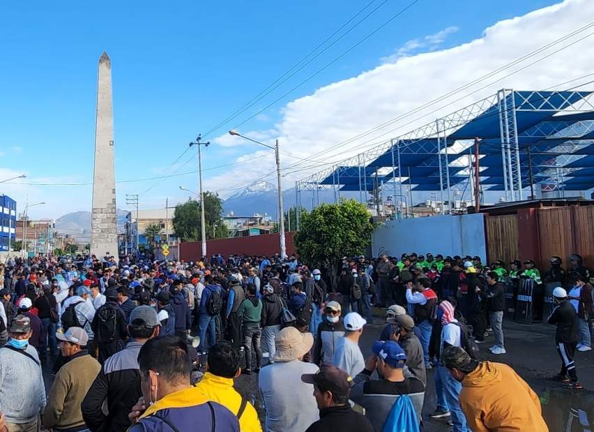 Obreros de Construcción civil protestan por despido de residentes de obras del GRA