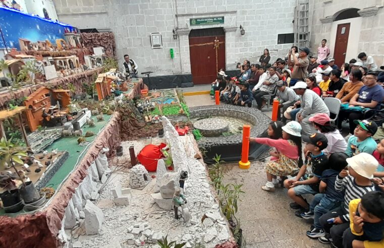 Nacimientos de la USE y La Catedral encantan a ciudadanía arequipeña