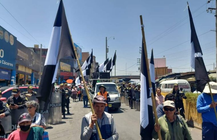 Comerciantes mayoritarios del Avelino no se suman a las protestas contra el gobierno actual y continúan trabajando