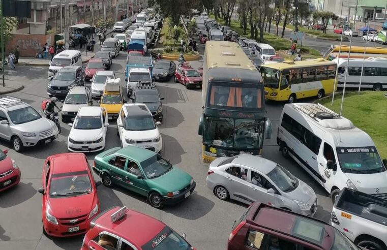 Se reporta congestionamiento vehicular en la ciudad de Arequipa