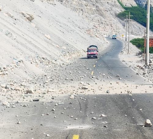 Vías y 30 viviendas afectadas por sismo de 6 grados en Castilla