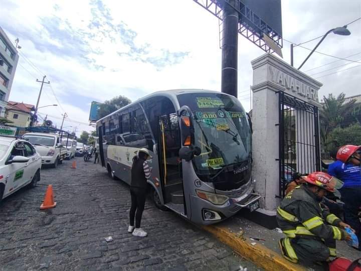 Cuatro heridos en choque de bus SIT en Yanahuara