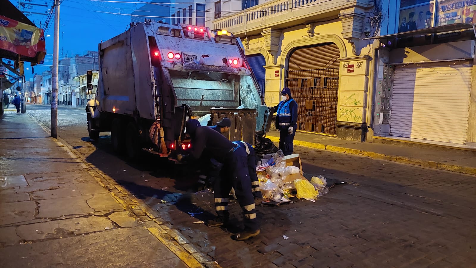 Más de 55 toneladas de basura recogieron del Centro Histórico