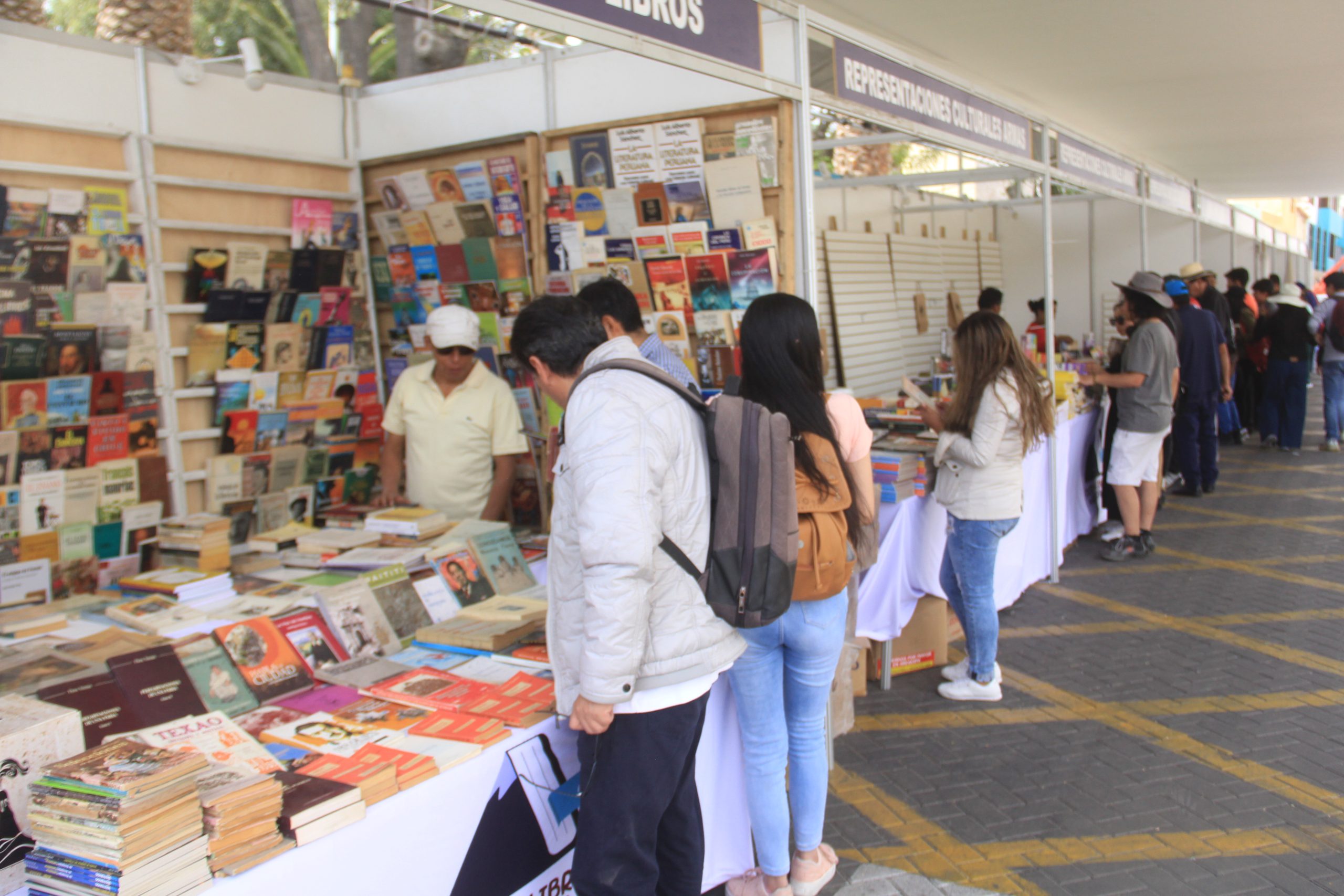 Inauguran primera edición de la Fiesta del Libro en Arequipa