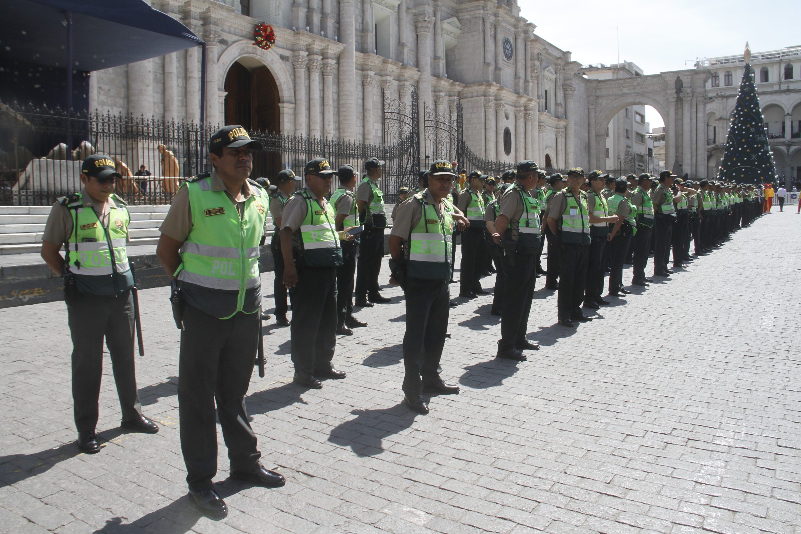 Más de 6 mil policías saldrán a las calles durante las fiestas