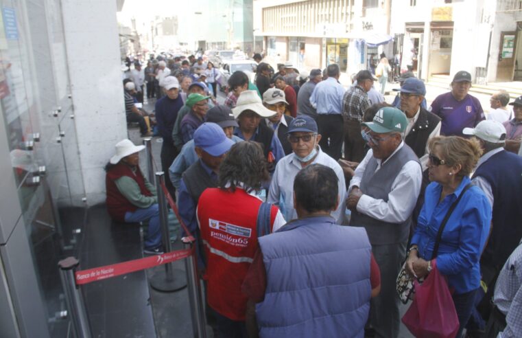 Desorden en el primer día de pago a fonavistas