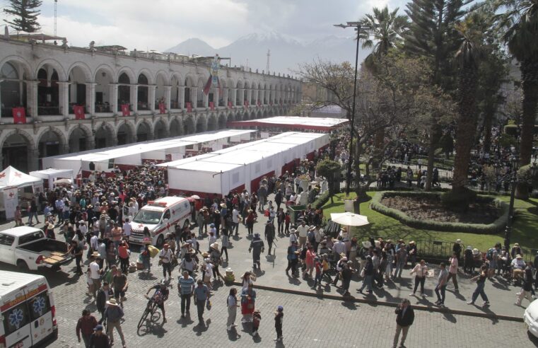 Por falta de control, Plaza de Armas convertida en un mercado persa