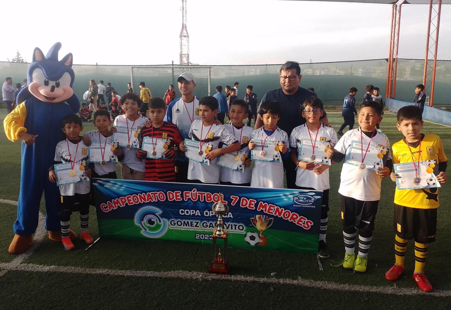 Campeones de Fútbol 7 de menores reciben merecida premiación