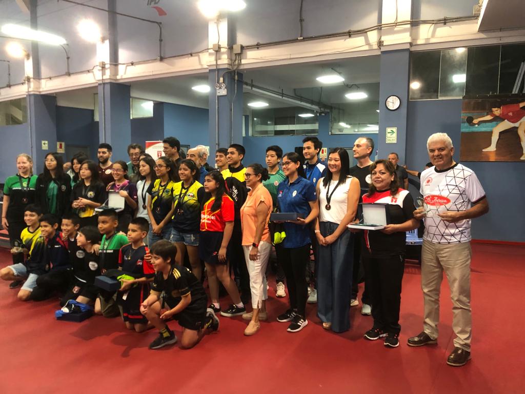 Federación de Tenis de Mesa premió a mejores de Arequipa