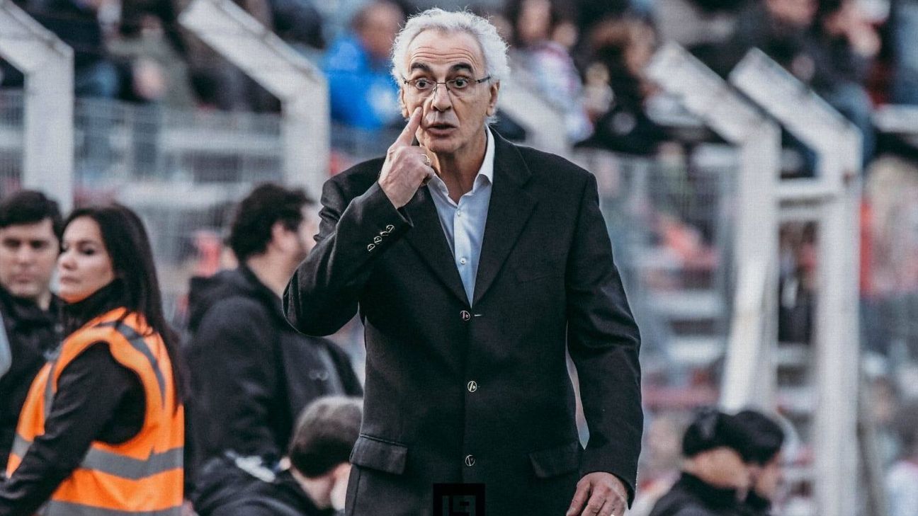 Llega Fossati para ponerse el buzo de la selección