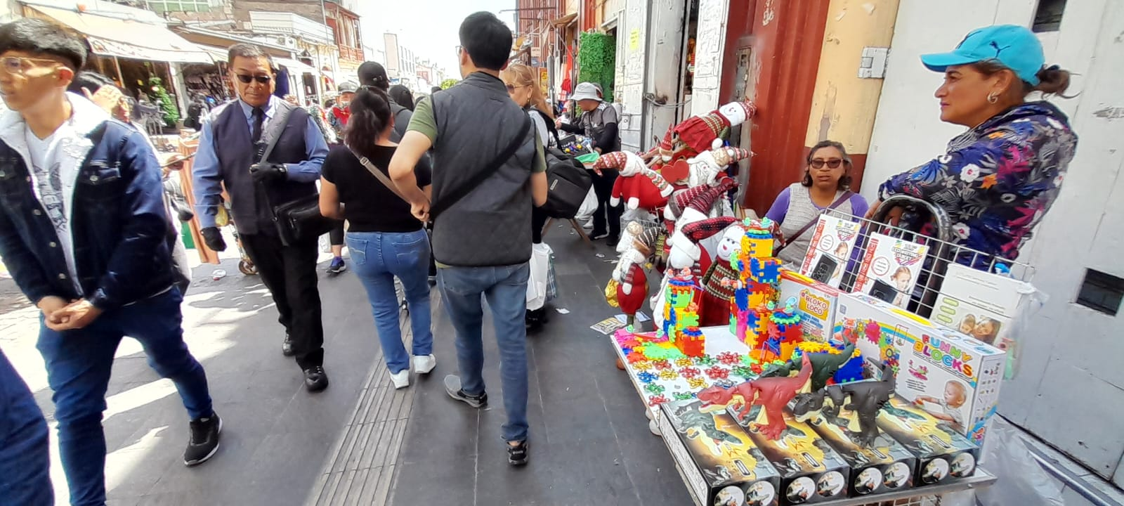 Calle San Juan de Dios y Siglo XX en la mira de ambulantes