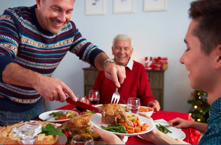 Nutricionistas recomiendan no realizar cena navideña a medianoche