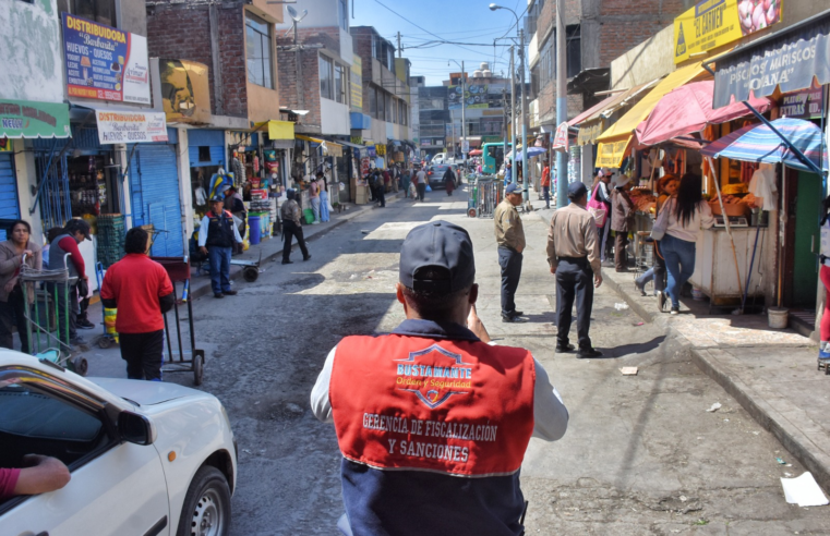 Recuperan vías públicas en el distrito de JLByR tomadas por informales