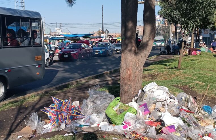 Informalidad, inseguridad y suciedad en los mercados de Río Seco