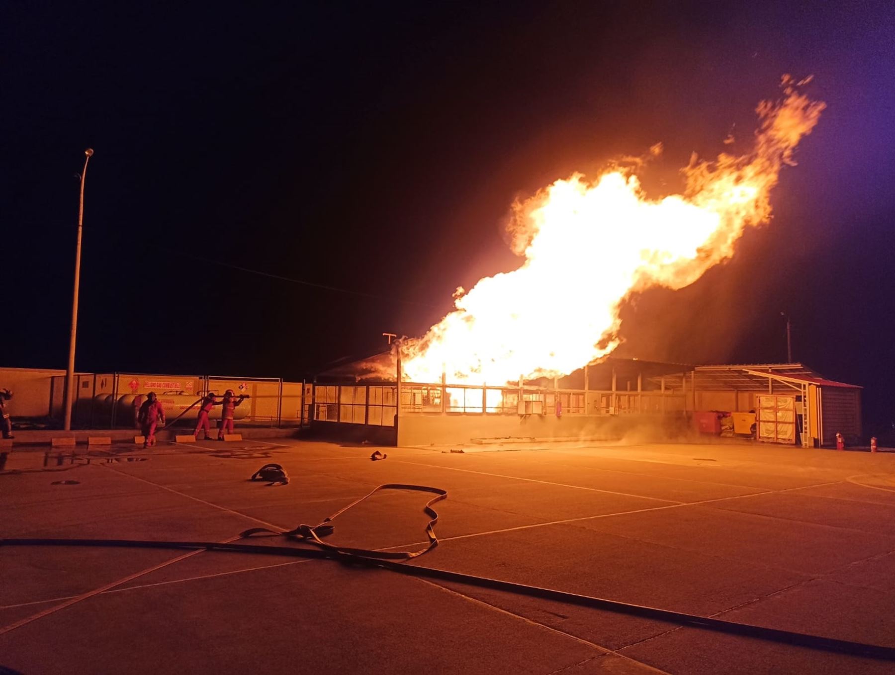 Incendio de grandes proporciones causó daños en hospital de Macusani