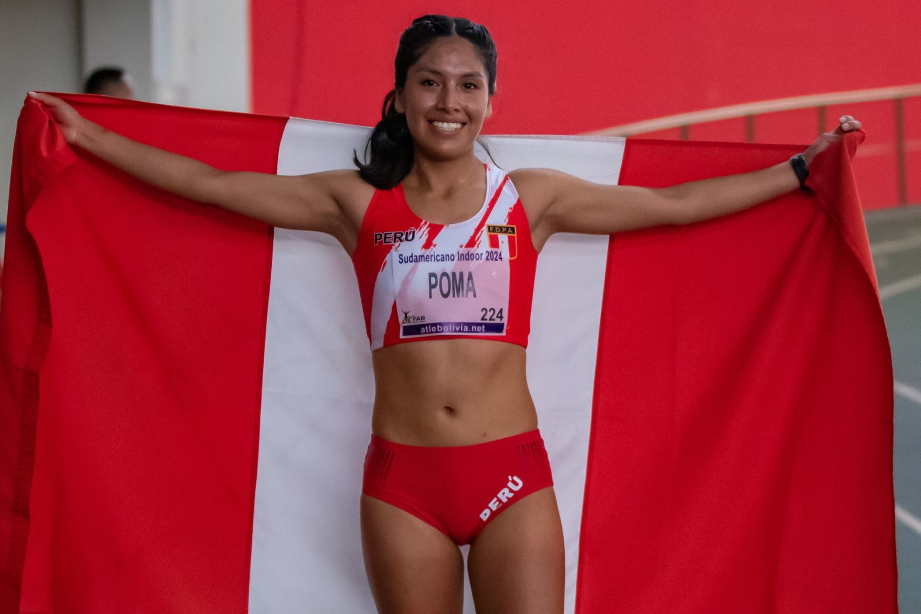 Atleta Anita Poma gana medalla de oro en Sudamericano Indoor