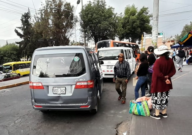 Transportistas informales realizan mesas de trabajo para autorizaciones