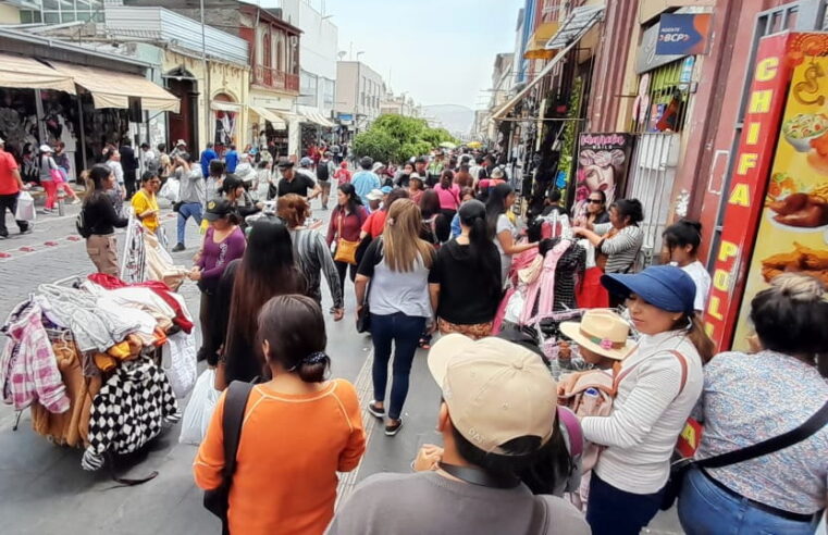 Comerciantes protestan por deficiente control de ambulantes