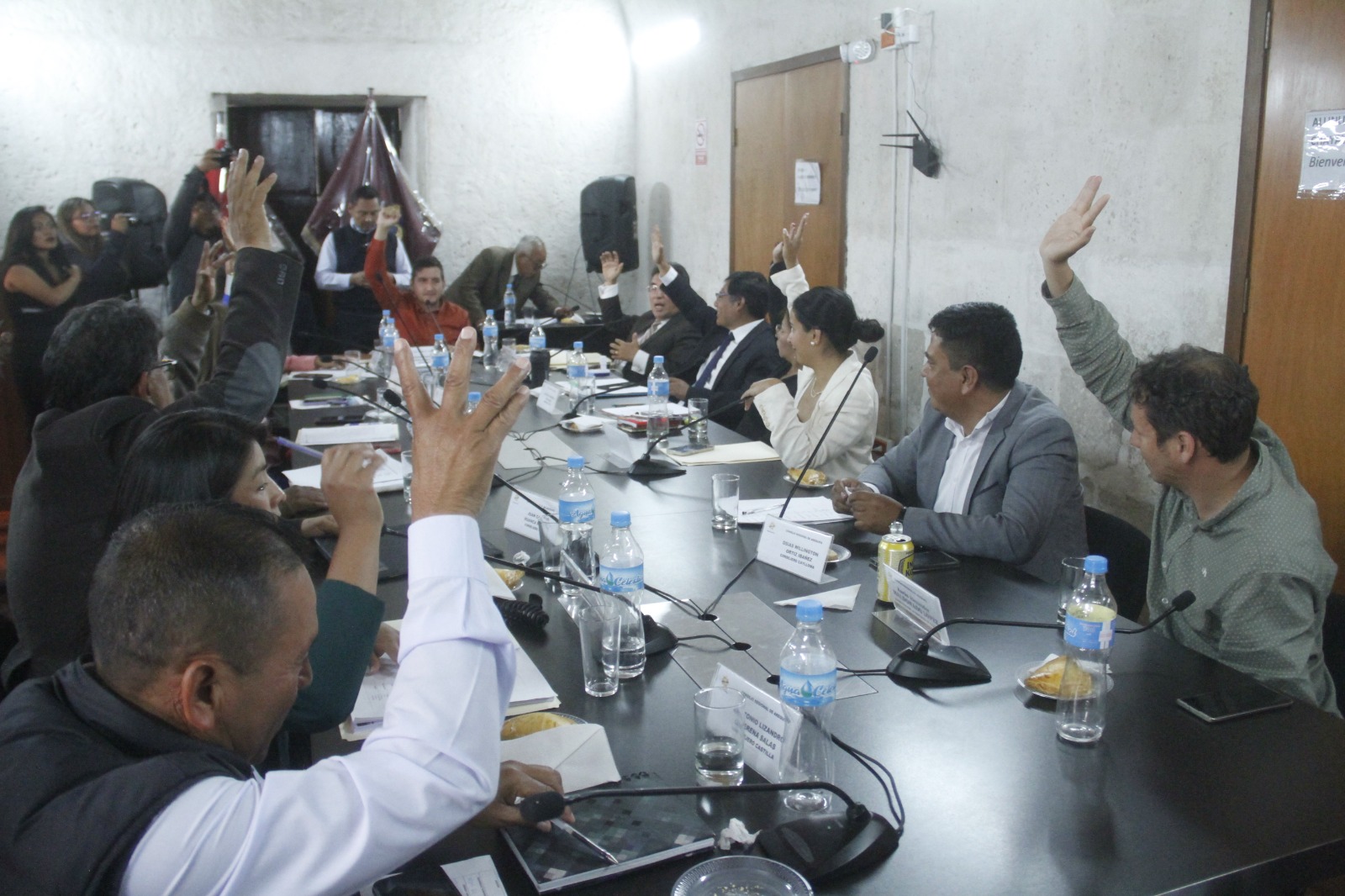 Intenso debate en el CR para elección de comisiones