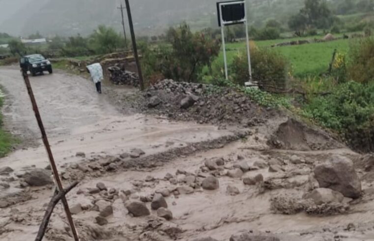 Huaycos cortan rutas de acceso a seis distritos de La Unión