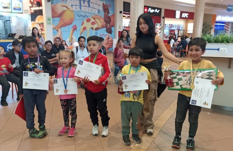 Un centenar de niños y jóvenes participaron en Torneo de Ajedrez Jaque 21