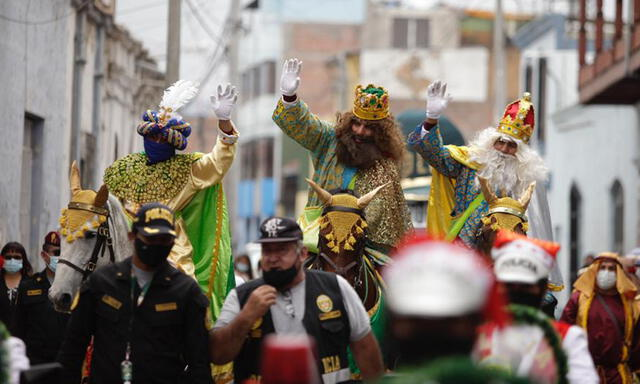 USE realiza Bajada de Reyes por distintas calles de la ciudad