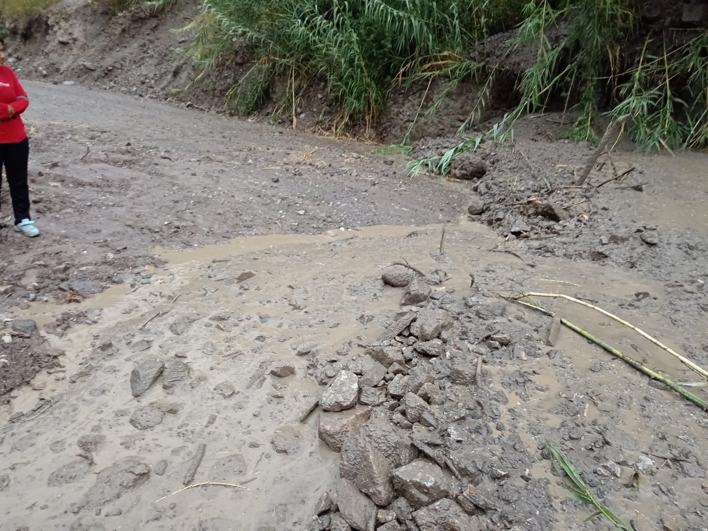 Vías interrumpidas en provincia de La Unión por activación de quebradas