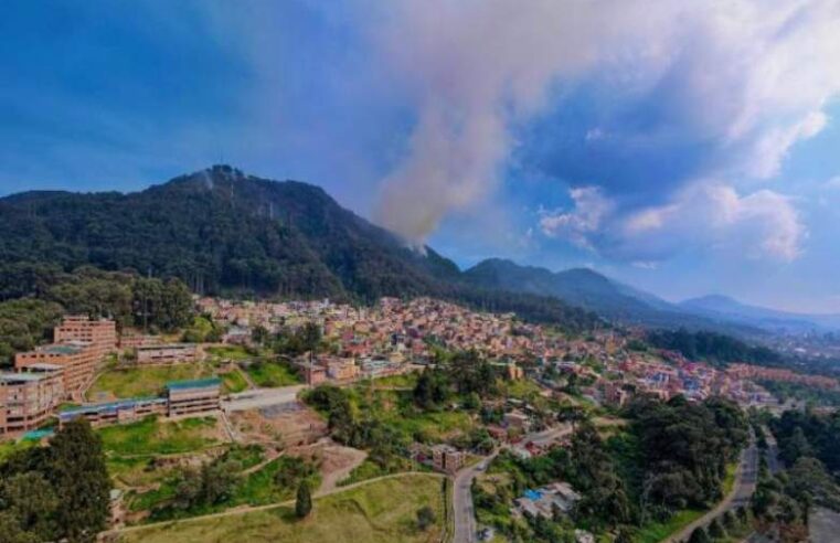 Unos 40 parques naturales cierran en Bogotá por incendios