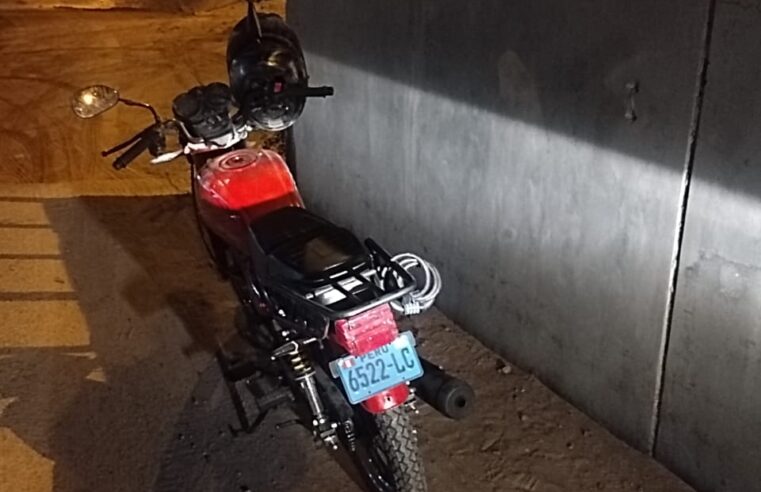 Sicarios pintaron e intentaron quemar motocicleta que usaron para asesinar a dos jóvenes peruanos