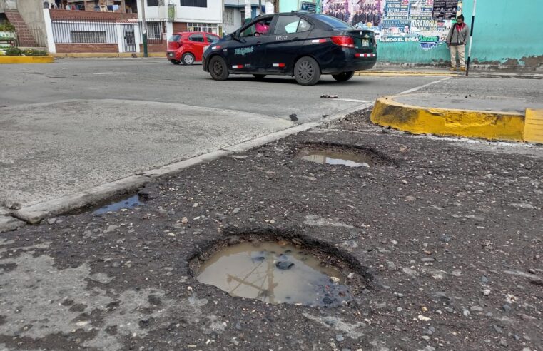 Hay más de 800 huecos y baches en principales avenidas de Paucarpata