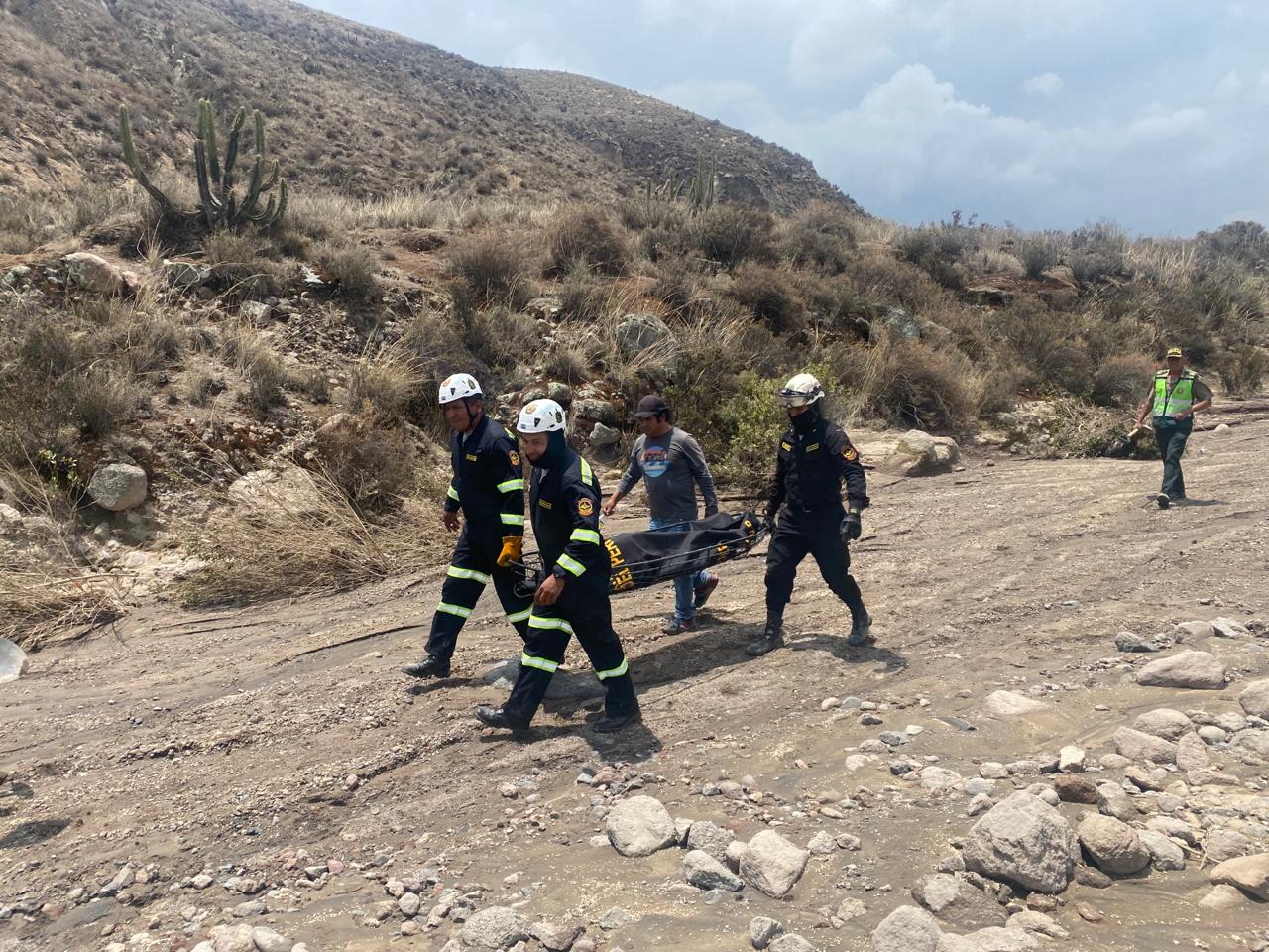 Arequipa: Familia fallece tras caída de huaico