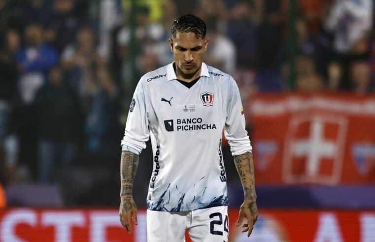 Paolo Guerrero presiona a la Vallejo para anular su contrato