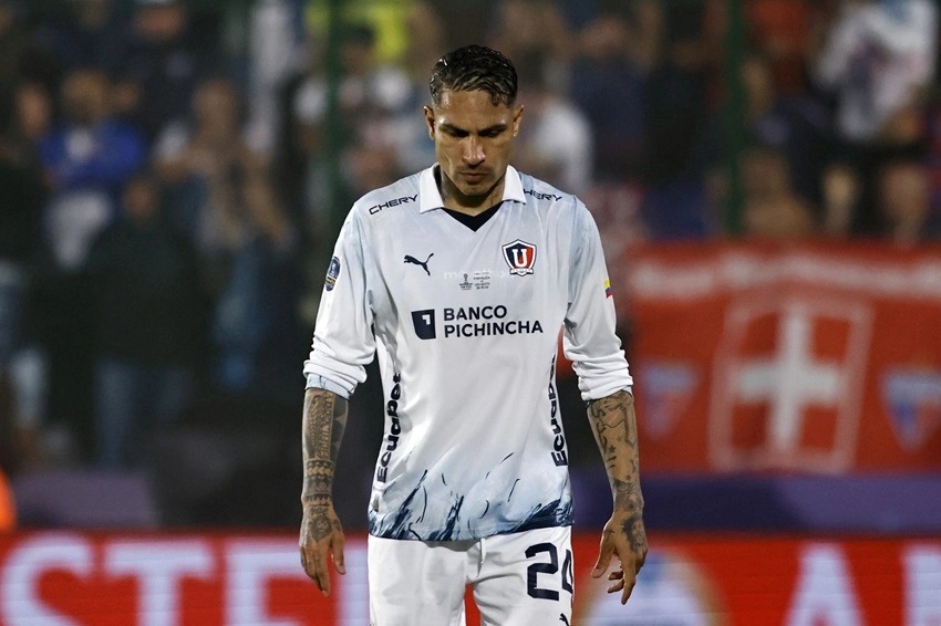 Paolo Guerrero presiona a la Vallejo para anular su contrato