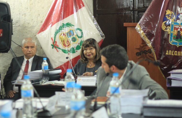 Gerenta de Educación se salva de interpelación por falta de votos