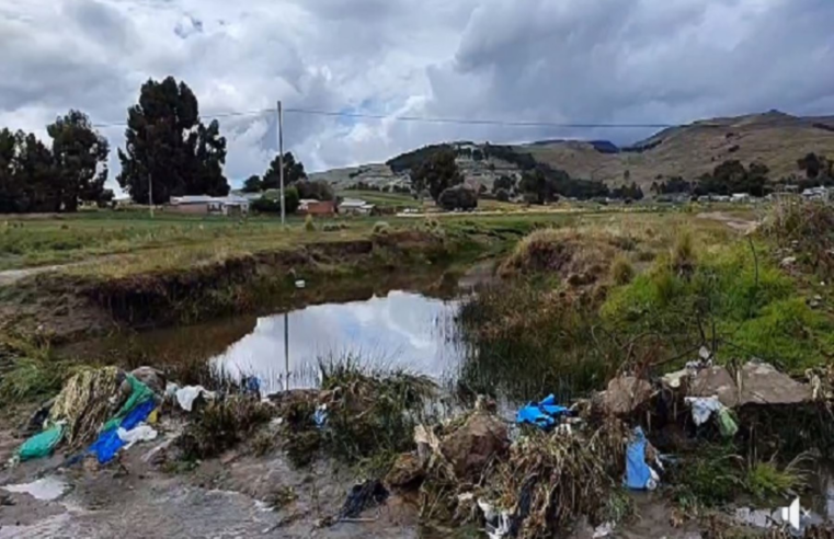 Entregan ayuda humanitaria tras intensas lluvias en Yunguyo