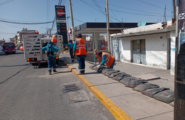 Municipio de Bustamante apoya con sacos terreros por lluvias