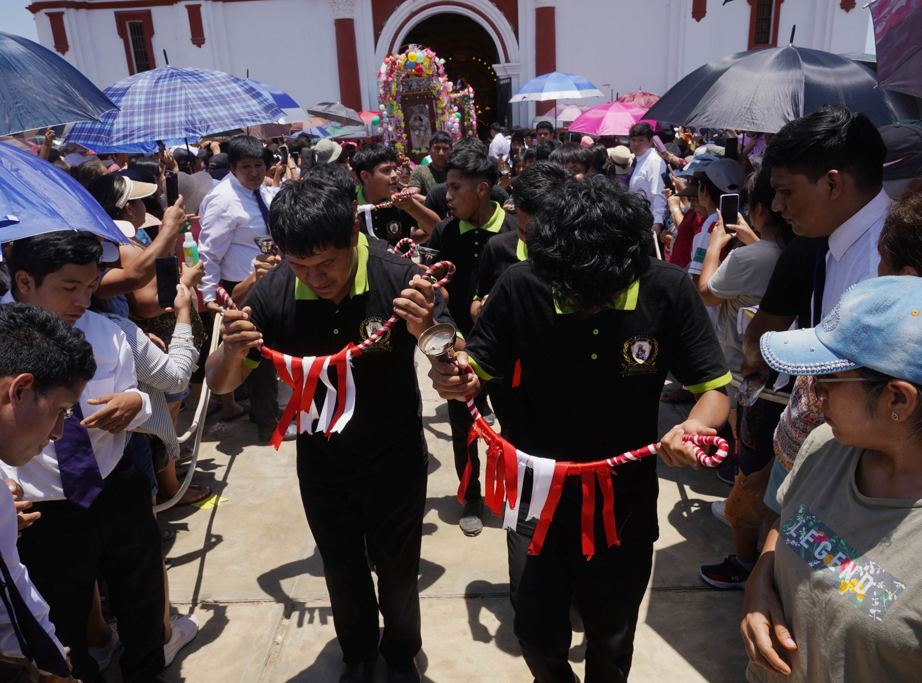 Lee más sobre el artículo Con desbordante alegría y fervor celebró Jueves de Comadres