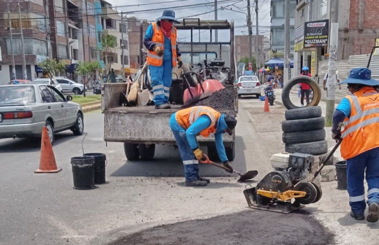 Activan cuadrillas para rehabilitar vías afectadas