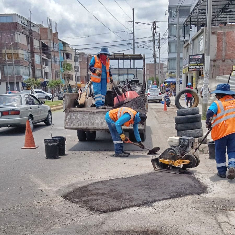 Activan cuadrillas para rehabilitar vías afectadas