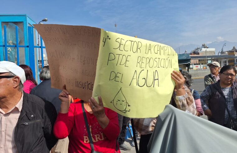 Vecinos de La Campiña protestan ante octavo día sin agua potable