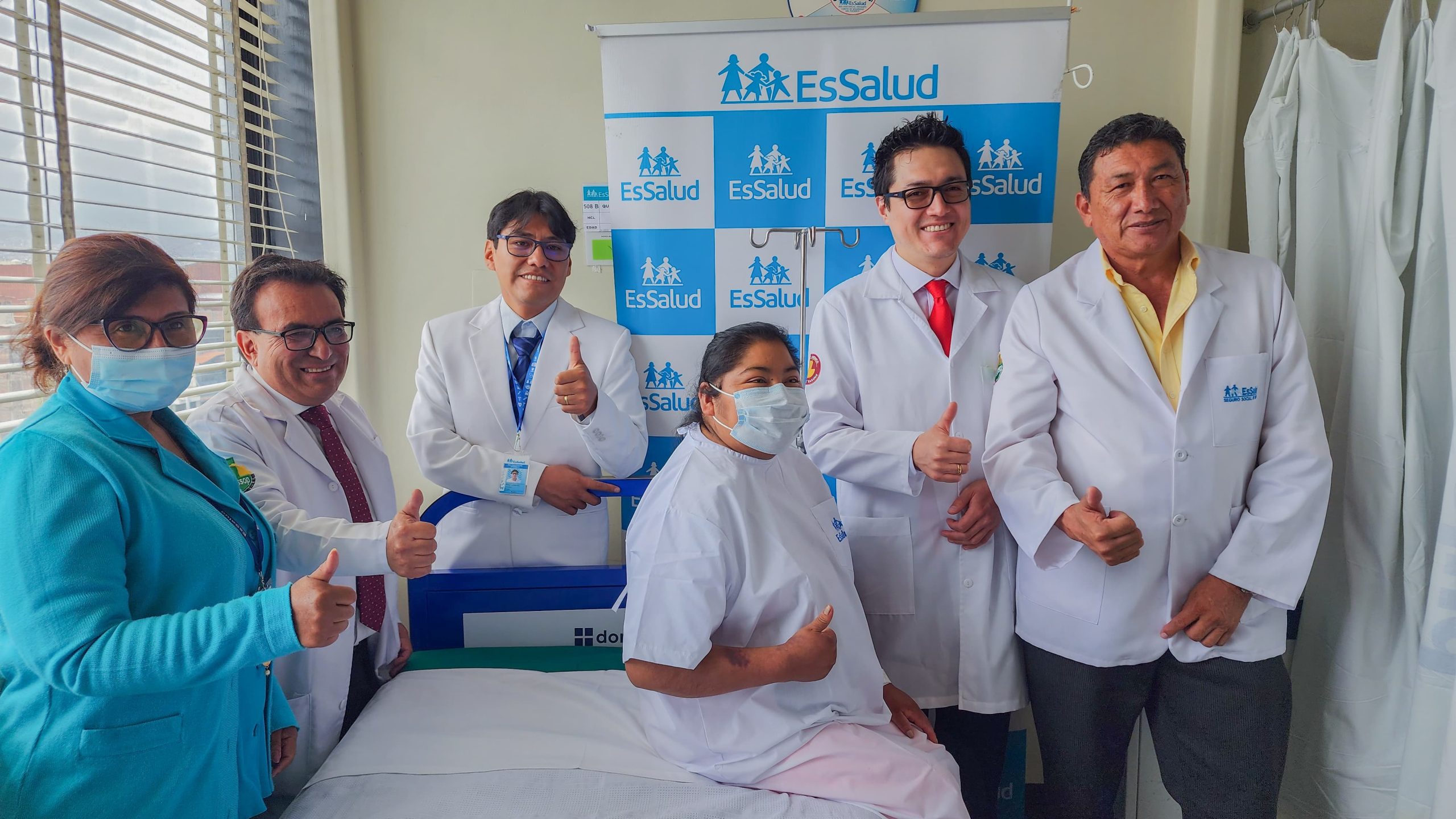 Médicos de EsSalud Arequipa extirpan con éxito tumor a gestante