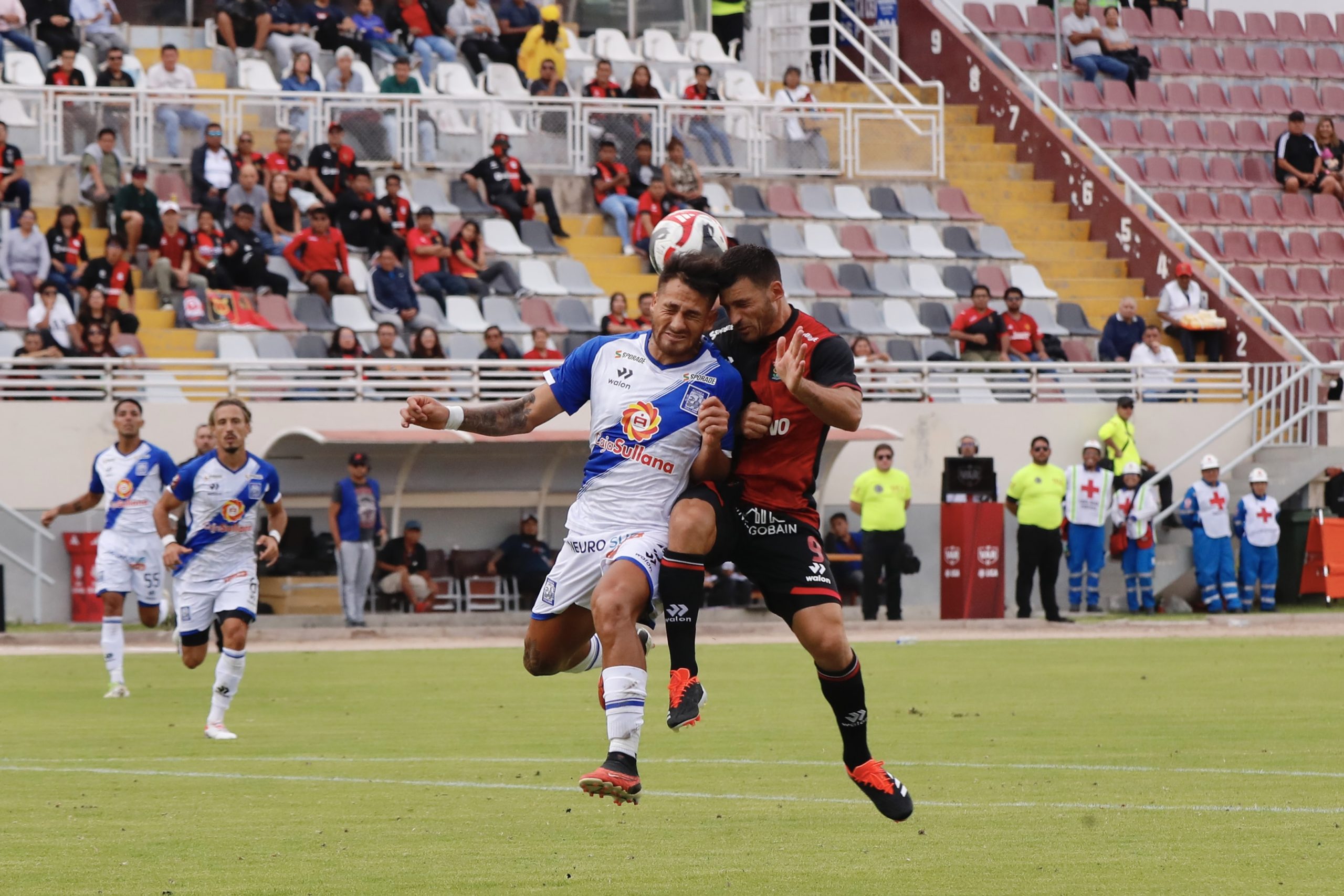 Bernardo Cuesta jugará ante Cienciano al borde de una sanción