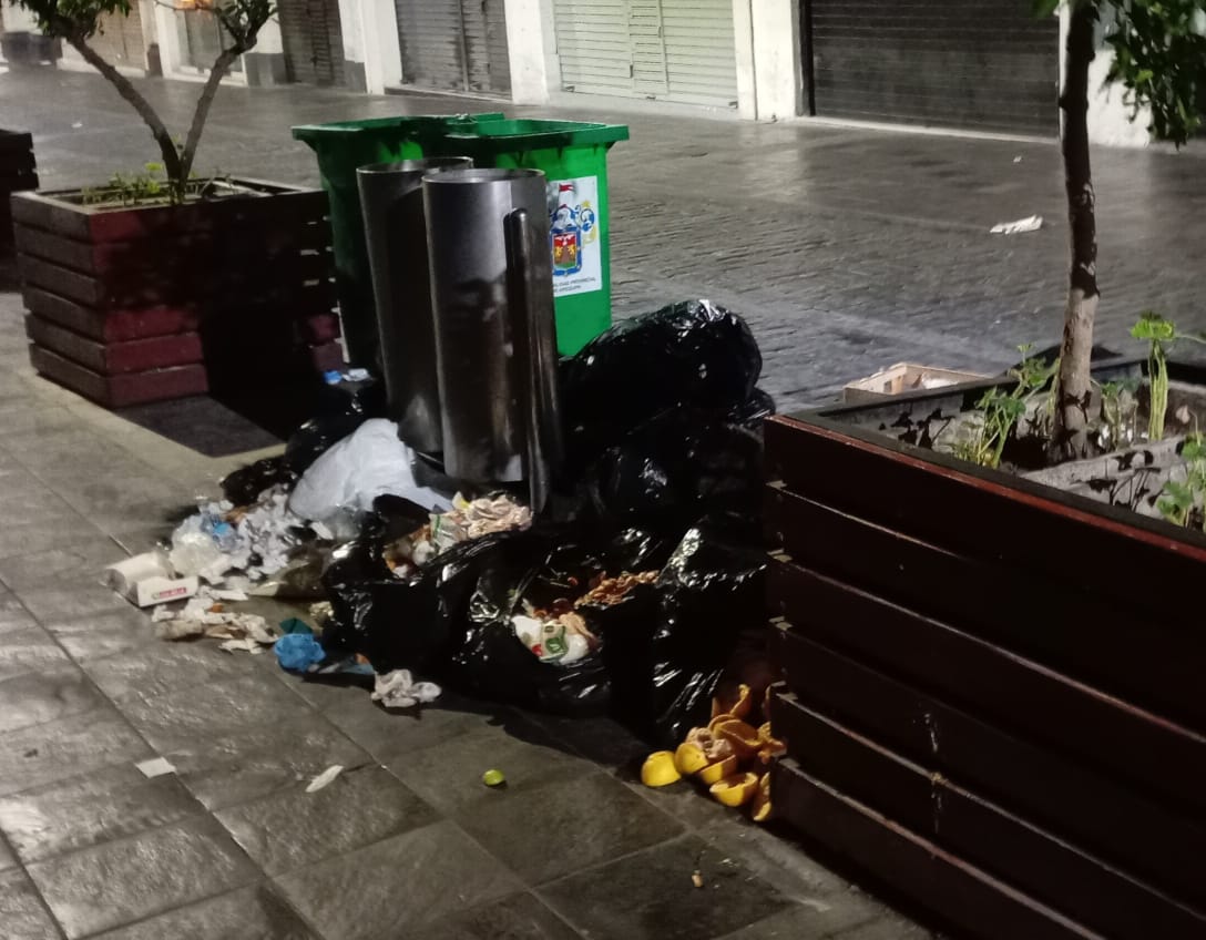 Retirarán contenedores verdes de la calle Mercaderes