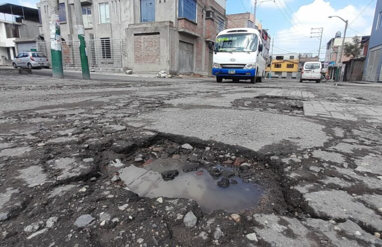 Huecos en las calles provocan gastos adicionales a conductores