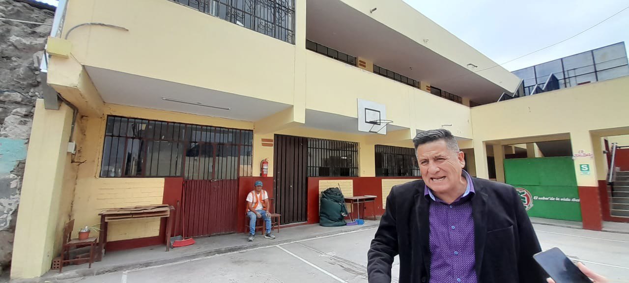 Colegio República de Venezuela denuncia abandono de autoridades