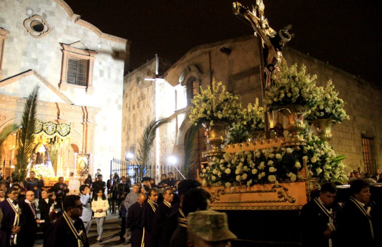 Procesiones por Semana Santa inician con recorrido del Cristo de la Caridad 