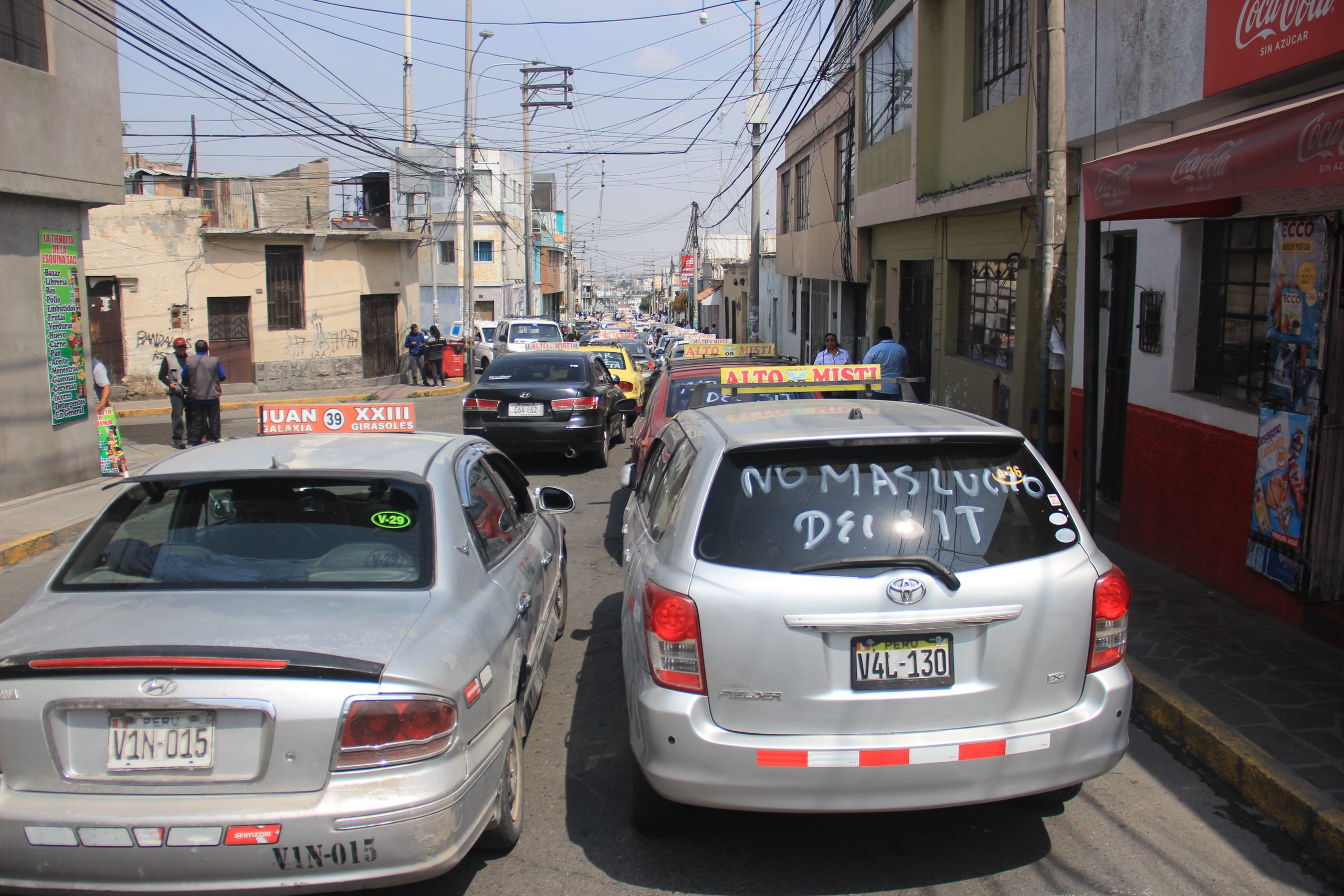 ‘Colectiveros’ de Miraflores exigen retirar a conductores informales